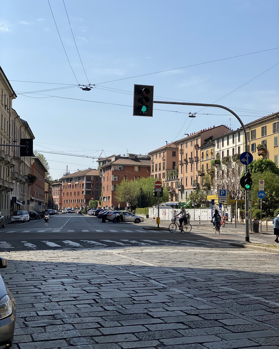 strumenteopolo's tweet photo. Thread su come fascisti e auto hanno rovinato Milano negli anni ‘30
(In foto Via San Marco angolo via Montebello) https://t.co/LE5Si8p5YA