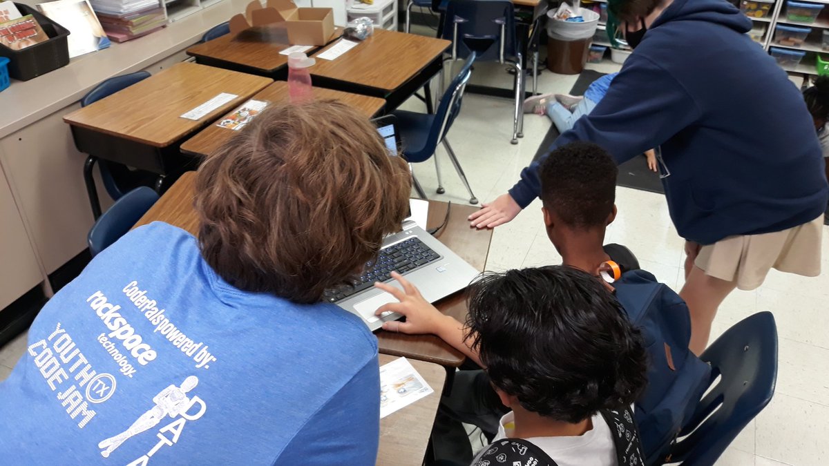 BWhirledCulture's tweet photo. What day is it? It's FINCH day! Yay! Learning how to manuver our finches so we can get them to go through the mazes we create! Having a blast with our friends @SernaSammySeal๐ #CoderPals #DATADoes #DATAway @dataedwhite @edwhiteneisd @NEISD @YouthCodeJam https://t.co/8RRNhkDgyU