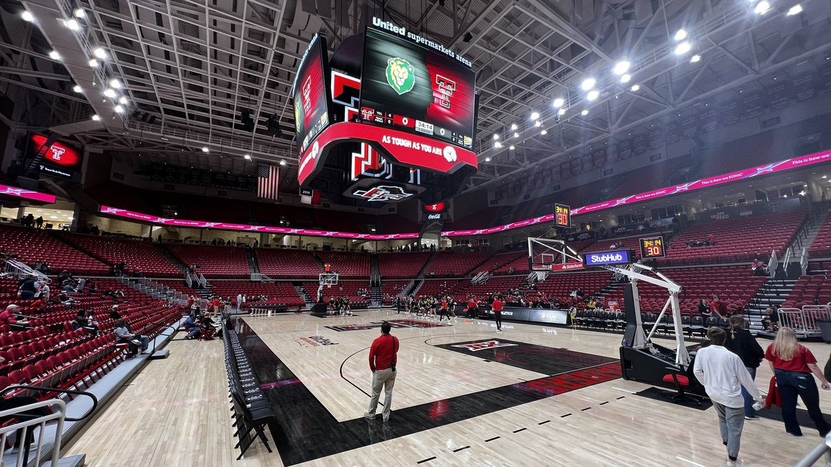 GoinBandAlumni's tweet photo. Alumni CJs are in the house! It is GOOD to be back! #WreckEm https://t.co/g6rhjRYLCz