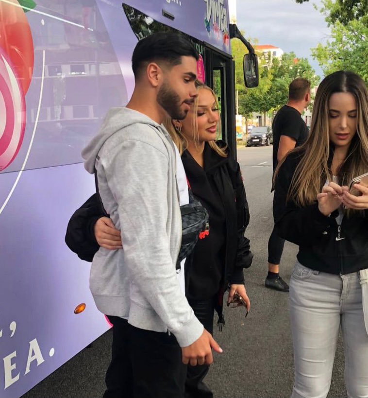 Sam tweet media