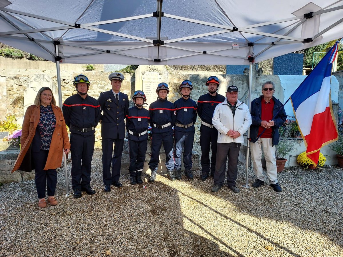 BodinPhilippe's tweet photo. #11novembre pour un  hommage à ceux a qui nous devons notre liberté. Pour que le souvenir perdure. #Armistice Les #pompiers de Lambesc présents pour entretenir le #DevoirDeMémoire #pompiers13  #Lambesc #SainCannat #Rognes #Vernegues #unionpompier13 #AmicalepompiersLambesc https://t.co/pNa9Mr2dLo