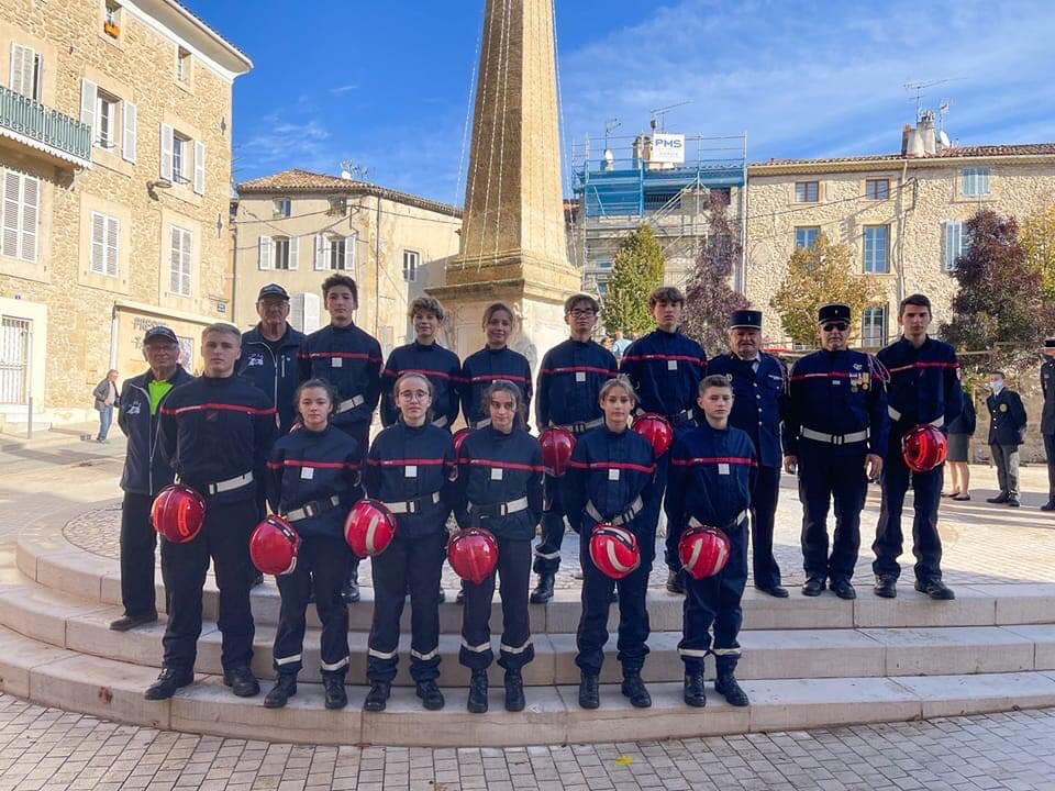 BodinPhilippe's tweet photo. #11novembre pour un  hommage à ceux a qui nous devons notre liberté. Pour que le souvenir perdure. #Armistice Les #pompiers de Lambesc présents pour entretenir le #DevoirDeMémoire #pompiers13  #Lambesc #SainCannat #Rognes #Vernegues #unionpompier13 #AmicalepompiersLambesc https://t.co/pNa9Mr2dLo