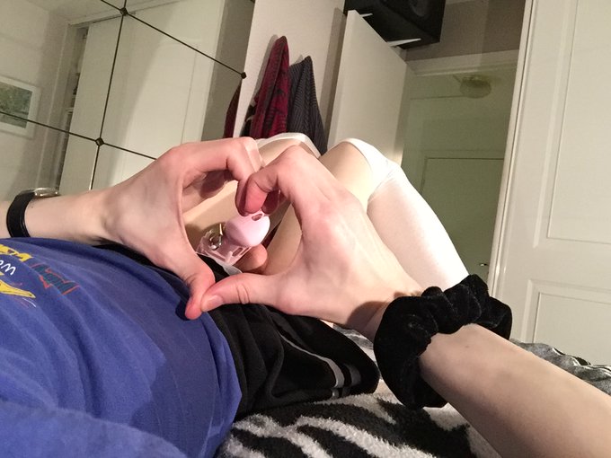 Apparently we hit 1k so this is to all of you <3 https://t.co/5Tl0pn8qFK