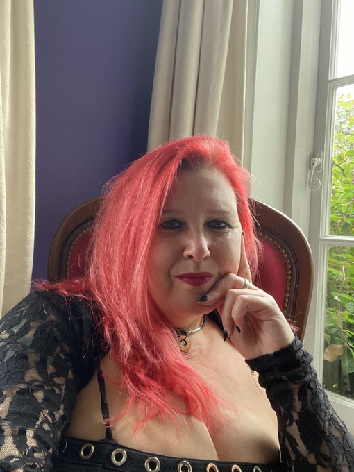 Miss Kitty Swallow’s pics and videos