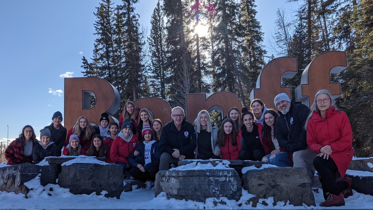 SMAFlames's tweet photo. The team is off to their league tournament at Edge of Excellence Academy. A quick visit to Banff for some team bonding. https://t.co/64KyzCLdzO