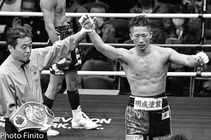 FinitoYamaguchi's tweet photo. WBOアジアパシフィックスーパーバンタム級王座決定12回戦
井上 拓真(大橋) vs 和氣 慎吾(FLARE山上)
#ボクシング #モノクロ #boxing #monochrome #井上拓真 #TakumaInoue #和氣慎吾 #ShingoWake https://t.co/IYR7ZsDB76