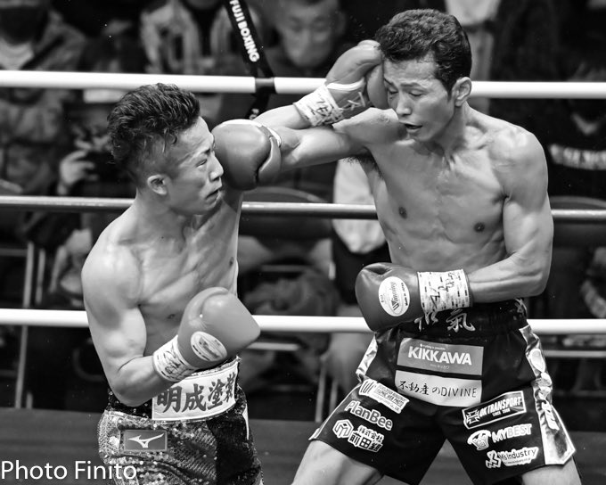 FinitoYamaguchi's tweet photo. WBOアジアパシフィックスーパーバンタム級王座決定12回戦
井上 拓真(大橋) vs 和氣 慎吾(FLARE山上)
#ボクシング #モノクロ #boxing #monochrome #井上拓真 #TakumaInoue #和氣慎吾 #ShingoWake https://t.co/QjKwXmW7c6