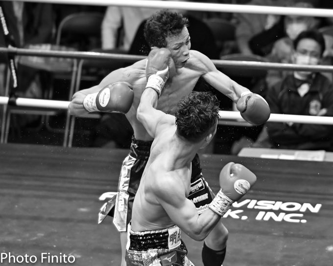 FinitoYamaguchi's tweet photo. WBOアジアパシフィックスーパーバンタム級王座決定12回戦
井上 拓真(大橋) vs 和氣 慎吾(FLARE山上)
#ボクシング #モノクロ #boxing #monochrome #井上拓真 #TakumaInoue #和氣慎吾 #ShingoWake https://t.co/QjKwXmW7c6