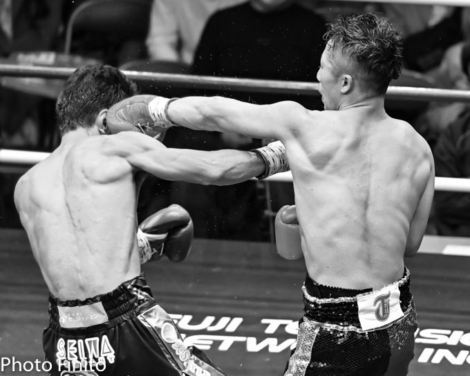 FinitoYamaguchi's tweet photo. WBOアジアパシフィックスーパーバンタム級王座決定12回戦
井上 拓真(大橋) vs 和氣 慎吾(FLARE山上)
#ボクシング #モノクロ #boxing #monochrome #井上拓真 #TakumaInoue #和氣慎吾 #ShingoWake https://t.co/QjKwXmW7c6