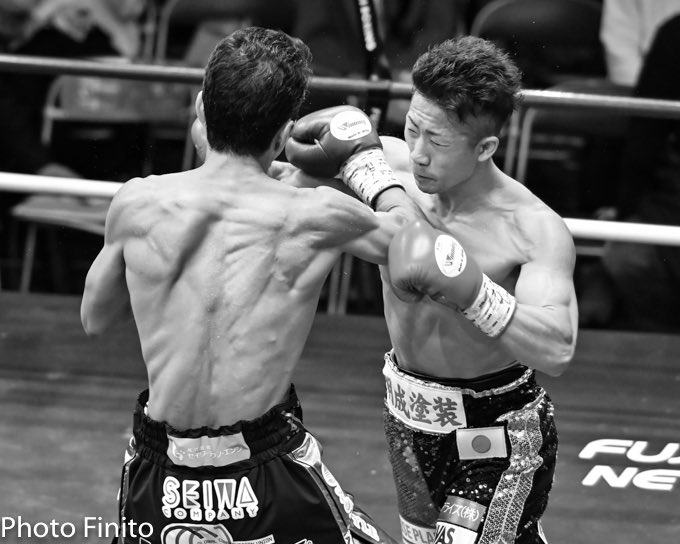 FinitoYamaguchi's tweet photo. WBOアジアパシフィックスーパーバンタム級王座決定12回戦
井上 拓真(大橋) vs 和氣 慎吾(FLARE山上)
#ボクシング #モノクロ #boxing #monochrome #井上拓真 #TakumaInoue #和氣慎吾 #ShingoWake https://t.co/mSzuy1Q0gd