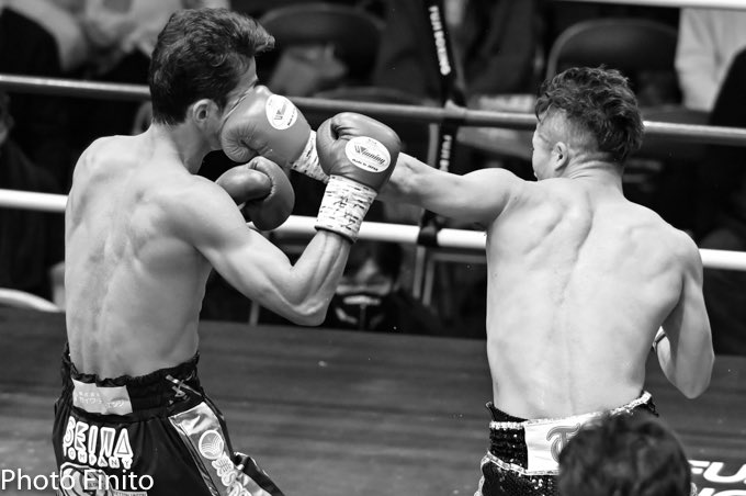 FinitoYamaguchi's tweet photo. WBOアジアパシフィックスーパーバンタム級王座決定12回戦
井上 拓真(大橋) vs 和氣 慎吾(FLARE山上)
#ボクシング #モノクロ #boxing #monochrome #井上拓真 #TakumaInoue #和氣慎吾 #ShingoWake https://t.co/mSzuy1Q0gd