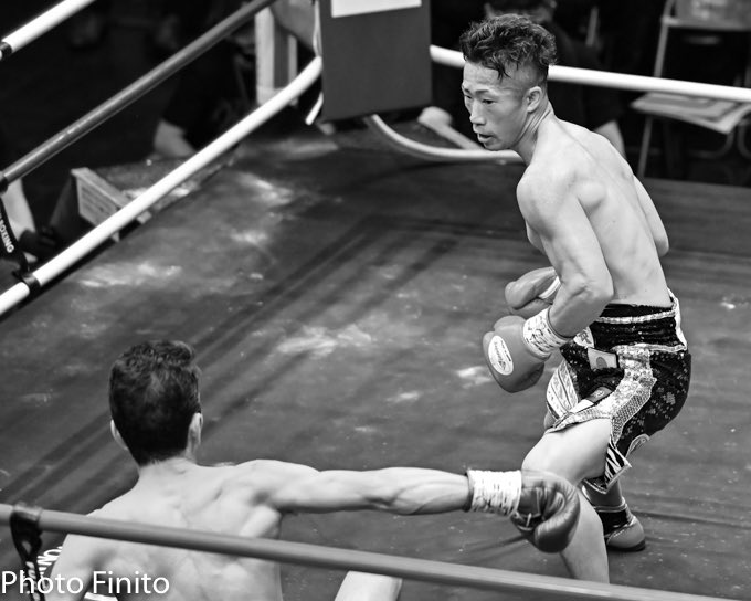FinitoYamaguchi's tweet photo. WBOアジアパシフィックスーパーバンタム級王座決定12回戦
井上 拓真(大橋) vs 和氣 慎吾(FLARE山上)
#ボクシング #モノクロ #boxing #monochrome #井上拓真 #TakumaInoue #和氣慎吾 #ShingoWake https://t.co/mSzuy1Q0gd