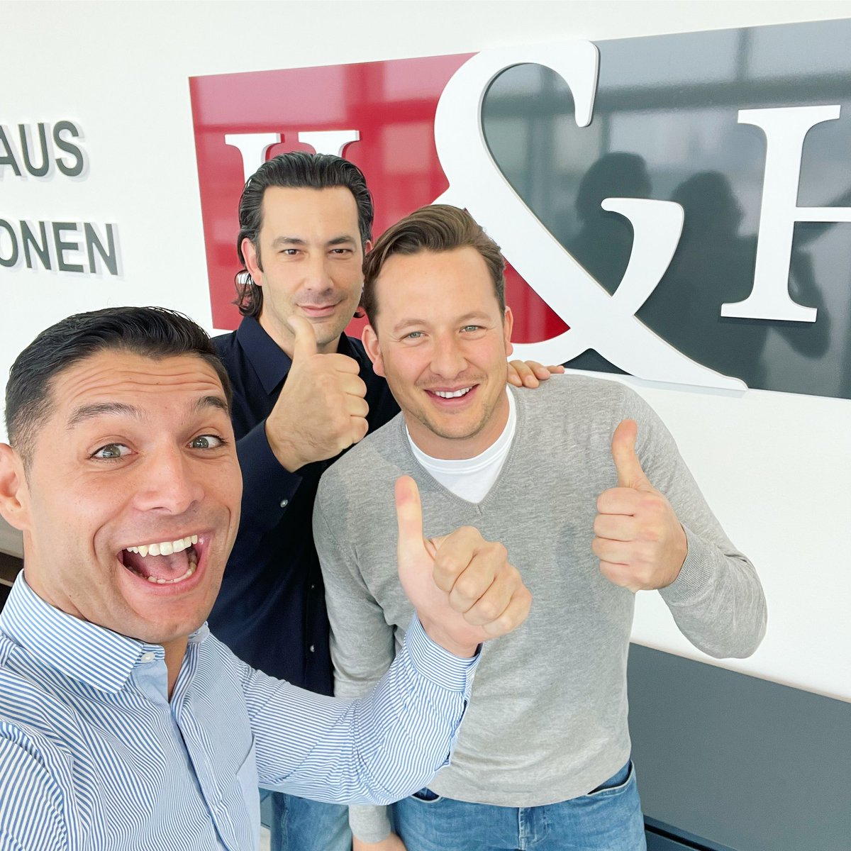 sakioficial's tweet photo. With my partners #Luxusteile in Regensburg. 👍 Nice project soon! #Regensburg #Luxus #Gewinnspiele https://t.co/R5ZjUnHEeB