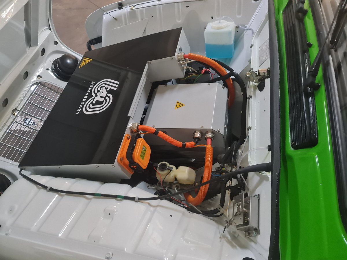 ZITY_JMateos's tweet photo. Para celebrar el 60 aniversario del @PrensaRENAULT 4L, @Zity ha dado su visión del “cuatro latas” con un coche 100% eléctrico vestido de #carsharing.
Maravilla del diseño, la técnica y pieza clave en la historia de España. Todo homenaje se queda corto.
#Renault4L #CuatroLatas https://t.co/fVrDsPSDW1