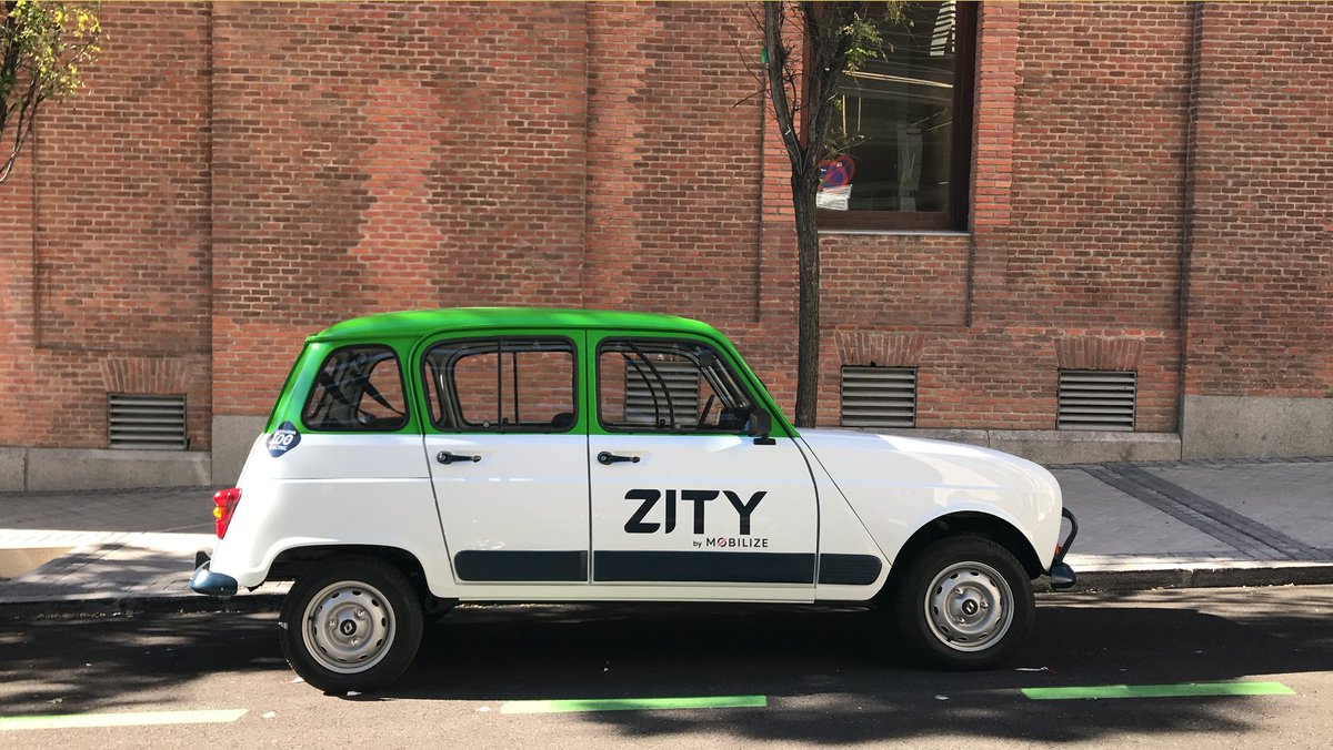 ZITY_JMateos's tweet photo. Para celebrar el 60 aniversario del @PrensaRENAULT 4L, @Zity ha dado su visión del “cuatro latas” con un coche 100% eléctrico vestido de #carsharing.
Maravilla del diseño, la técnica y pieza clave en la historia de España. Todo homenaje se queda corto.
#Renault4L #CuatroLatas https://t.co/fVrDsPSDW1