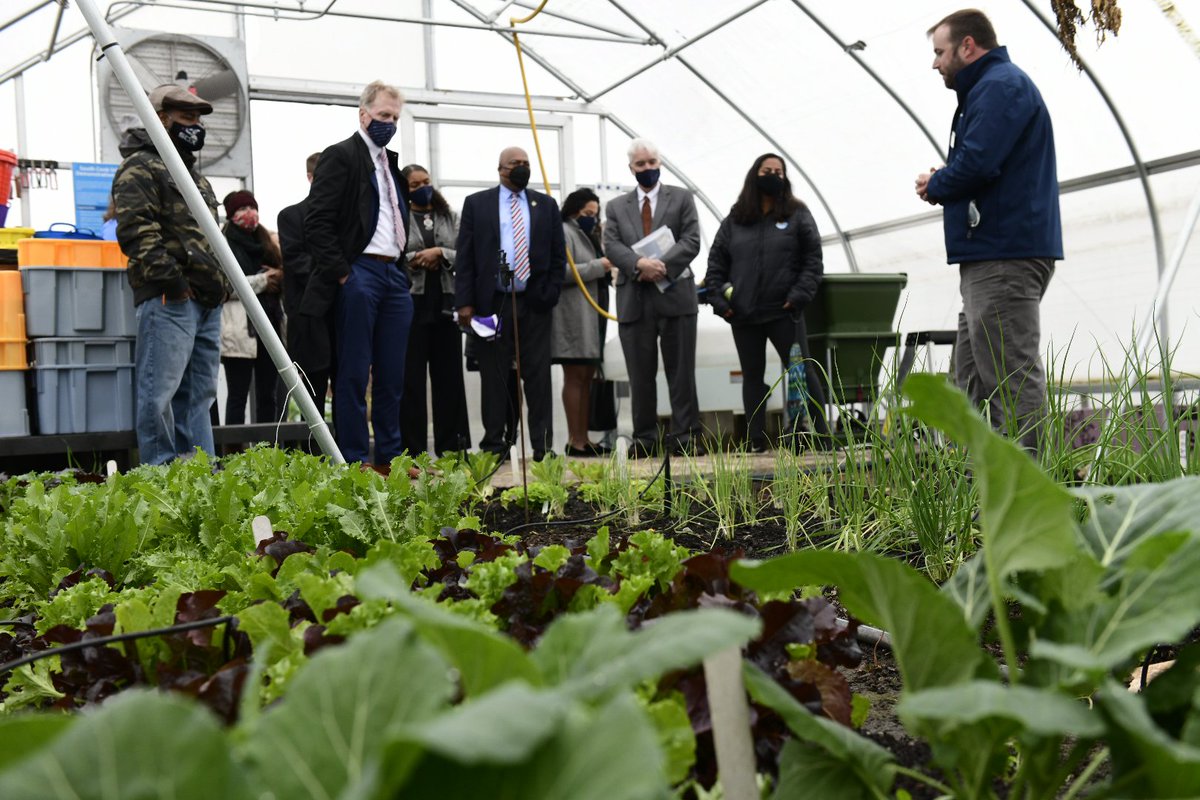 uofigovrelation's tweet photo. And to wrap things up on our #UofILStateTour we had another meeting with @uie_general at their South Suburban Cook County Research and Demonstration Farm! We truly had a wonderful time discussing our urban agriculture program with you and finding ways to partner in the future! https://t.co/N0SCCUHiRG