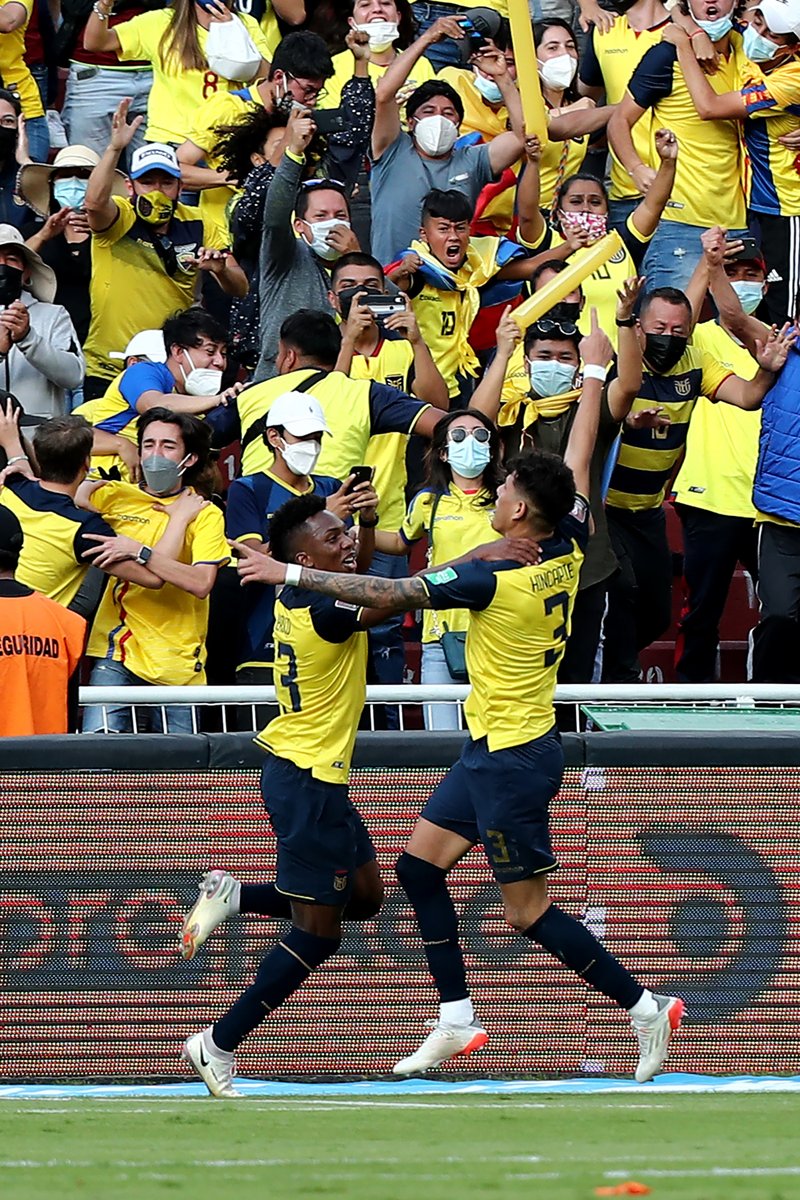 MovistarDeporPe's tweet photo. Los locales se fueron al descanso con la ventaja y por ahora se mantienen en la tercera posición de las Clasificatorias. 📋⚽

⏱️ PT |  Ecuador 🇪🇨 1-0 🇻🇪 Venezuela

#ClasificatoriasxMDeportes 🌎

📸 Getty Images https://t.co/gNhgj2Q0ho