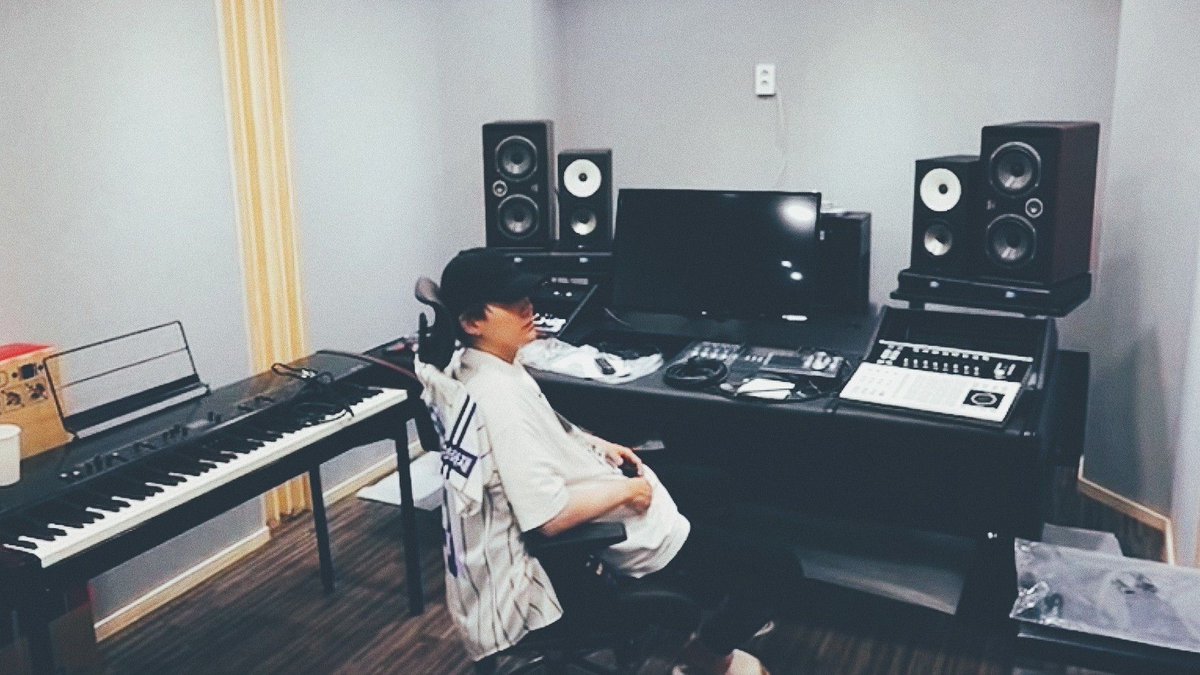 itboyprints's tweet photo. Prod Min Yoongi has now surpassed 1 Billion streams on Spotify for the songs he has produced.

CONGRATS SUGA
SUGA 1B STREAMS PRODUCER
#1BforMinPD
#ProudofMinPD https://t.co/c3yjHyPdZ3