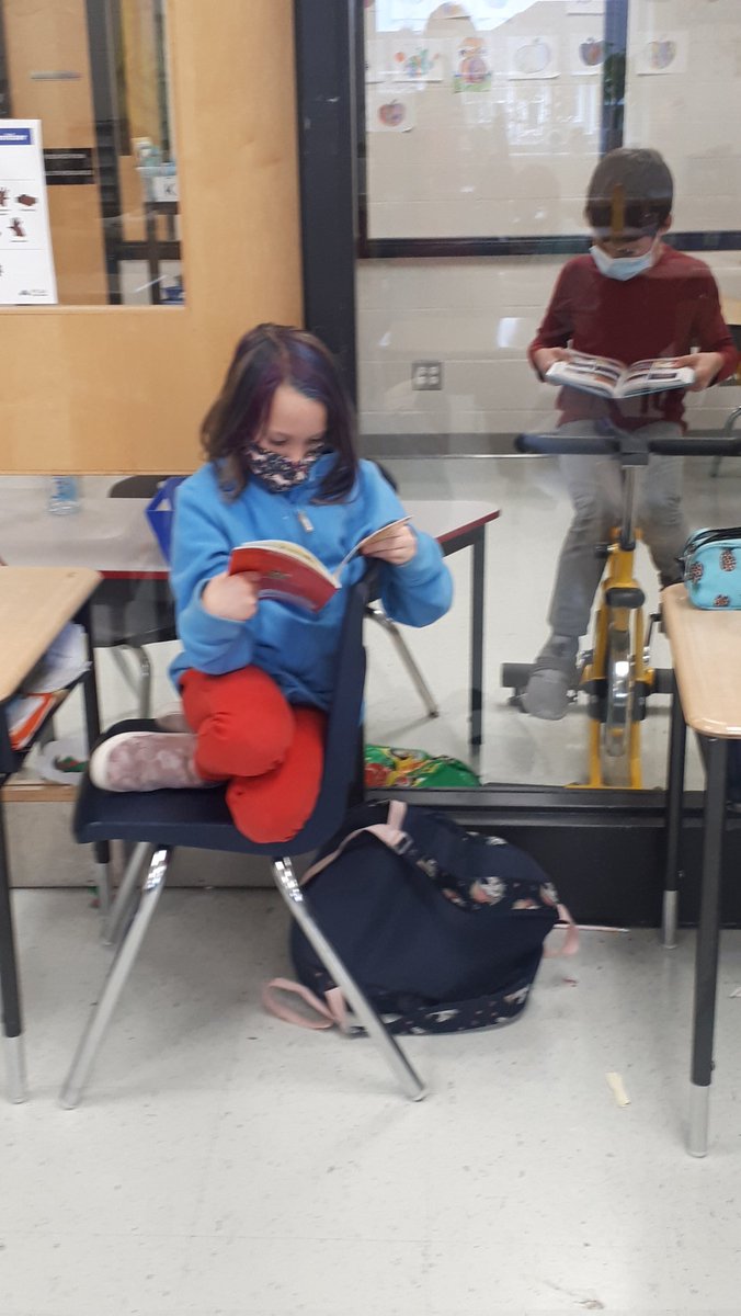 cooperbaileyFI's tweet photo. Ending the day with some independent reading before taking a few minutes to share our thoughts or something cool about our book with a friend.♥️📚 #developingaloveforreading https://t.co/G2mJTjihpM