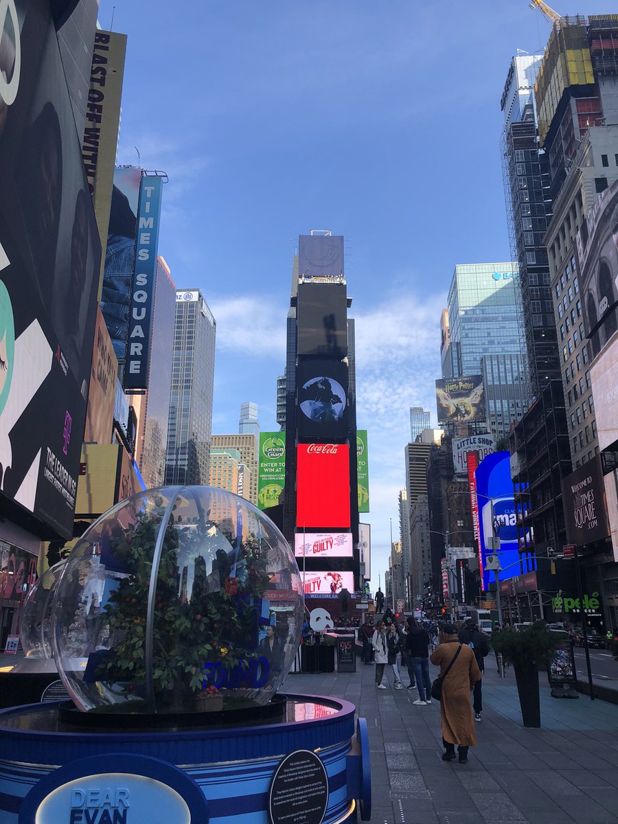 kayliekaywrites's tweet photo. I had moments yesterday when I wondered if the last year had just been a bad dream, did that all really happen? Being on board, being here, all just feels so normal! The city is buzzing, apparently last week it was quiet… life is returning to normal 🙌🏻 
https://t.co/OFh83SwcW6 https://t.co/K9F2G2sQzL