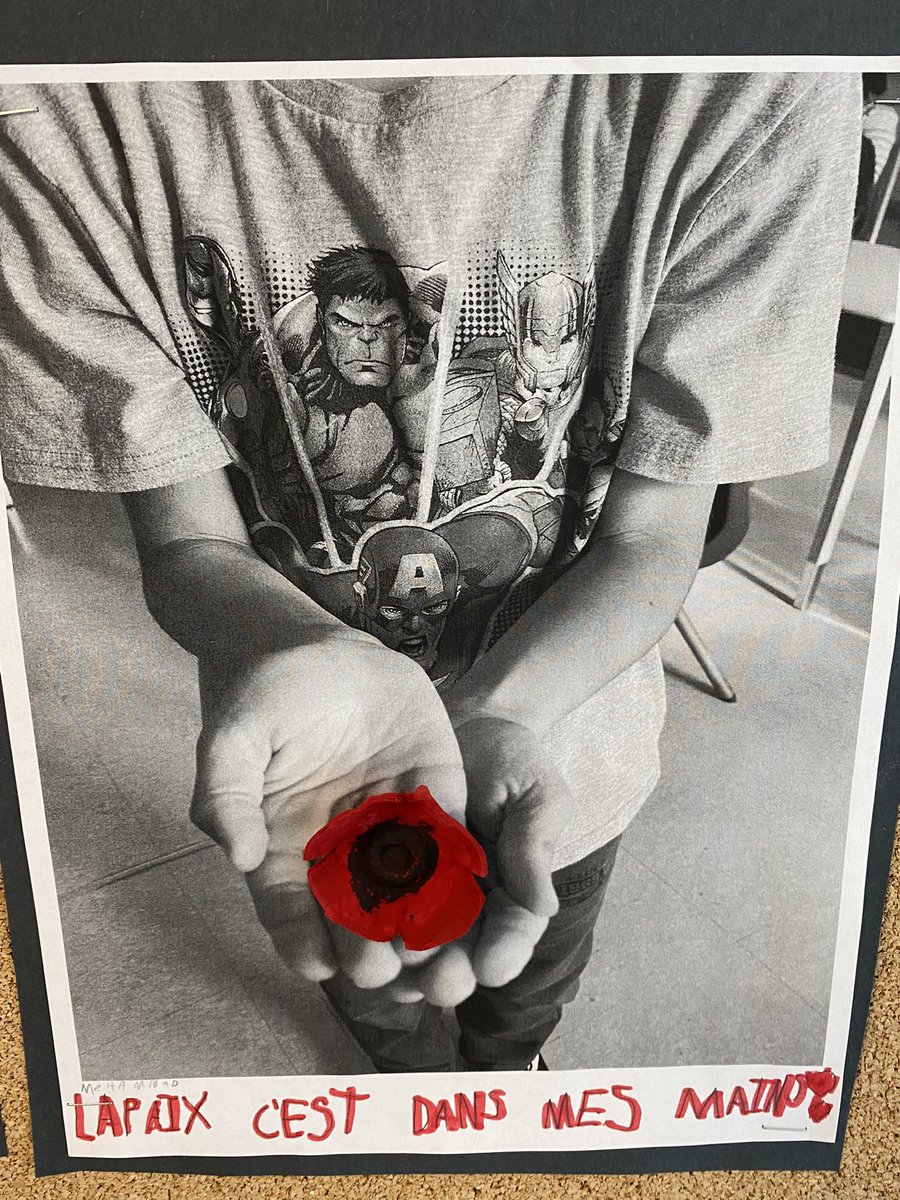 MmeHeckman's tweet photo. La paix c’est dans nos mains✌🏾🇨🇦🖤 Peace is in our hands 🙌🏽♥️🕊 @PLRobertsonPS #APoppyIsToRemember #RemembranceDay https://t.co/vqKDQu5jD5