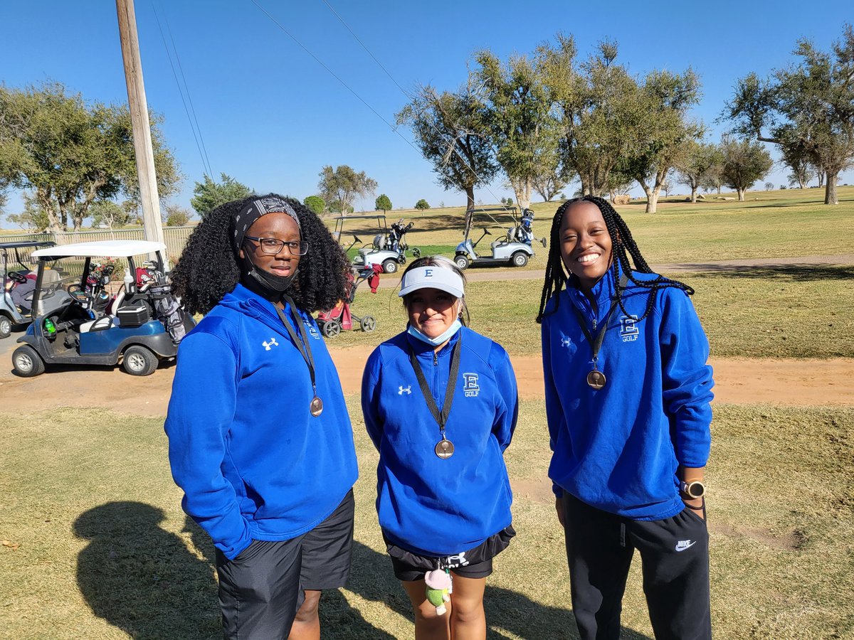 EstacadoGolf's tweet photo. Sending our thanks to @Andrews_ISD for hosting today! Had several PRs and our girls are coming back with some hardware! Now it's time for @Coach_Cluley and @EHS_FB_recruits to go get some of their own. Get after it tonight fellas! #TheE #FAMILY #goldballseason https://t.co/ve2YjmiH9p