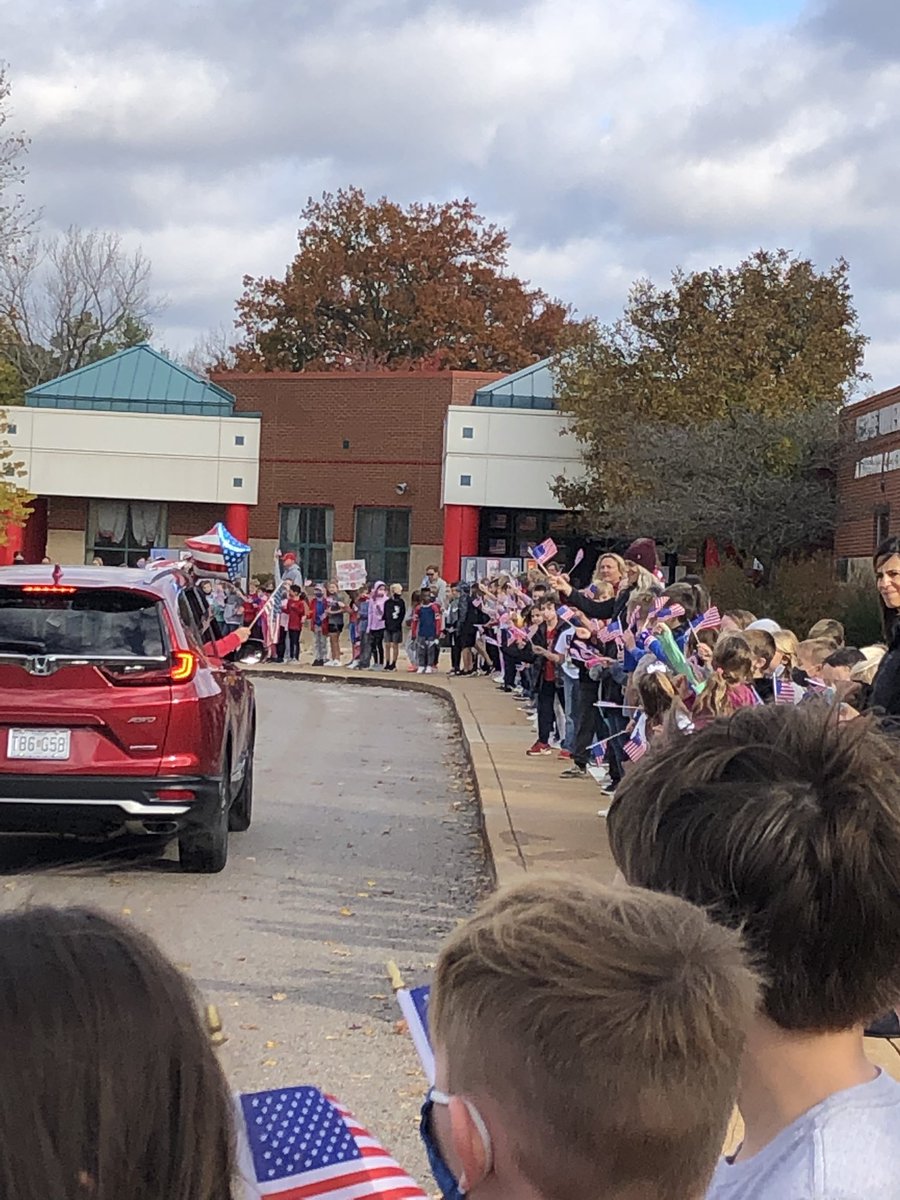 moore_uve's tweet photo. Today was our 8th annual Veteran’s Day celebration. We wrote letters of thanks to our veterans, and our entire school lined the sidewalk to honor many veterans in a parade.  #ThankYou @USArmy @usairforce @USMC @USNavy @USCG #UVEMADE https://t.co/xvGzLxLbYb