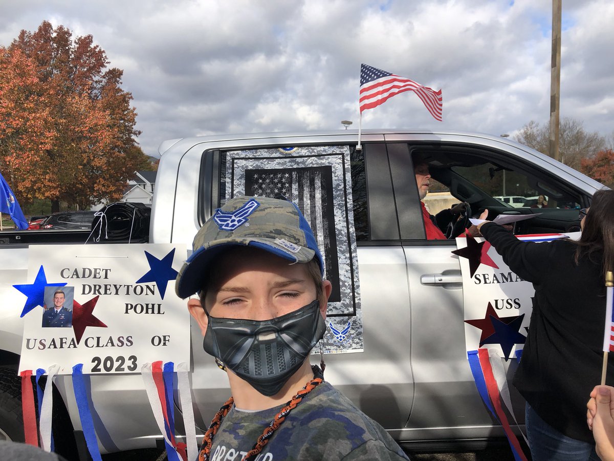 moore_uve's tweet photo. Today was our 8th annual Veteran’s Day celebration. We wrote letters of thanks to our veterans, and our entire school lined the sidewalk to honor many veterans in a parade.  #ThankYou @USArmy @usairforce @USMC @USNavy @USCG #UVEMADE https://t.co/xvGzLxLbYb