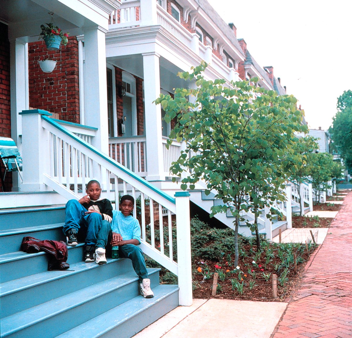 UDAStudio's tweet photo. Twitter
#UDAreflection #CaryStreet #Richmond #Virginia was severely constrained by vacant and neglected housing with a high rate of violence. #UDAProcess led to a revitalized street and neighborhood. @BHC_RVA https://t.co/12s5ZsOOoF