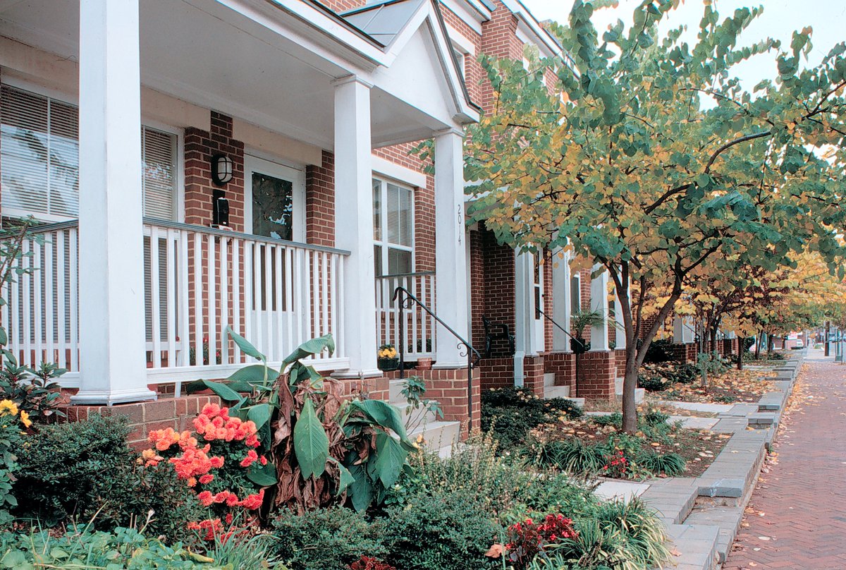 UDAStudio's tweet photo. Twitter
#UDAreflection #CaryStreet #Richmond #Virginia was severely constrained by vacant and neglected housing with a high rate of violence. #UDAProcess led to a revitalized street and neighborhood. @BHC_RVA https://t.co/12s5ZsOOoF