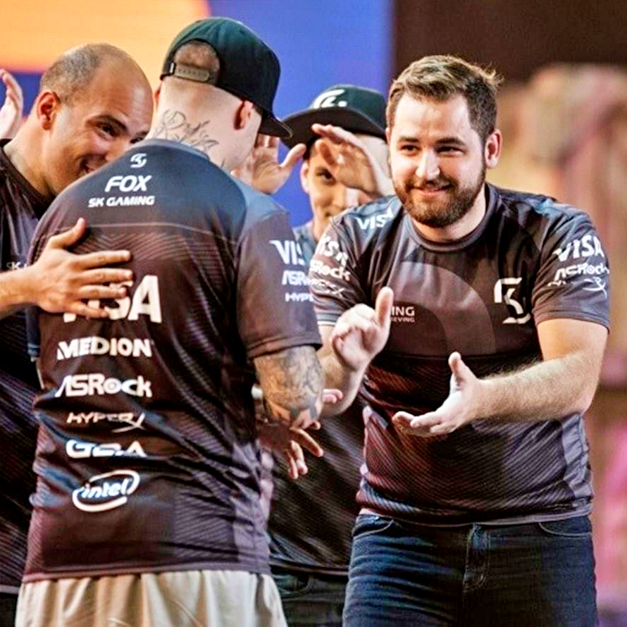 B24Screen's tweet photo. Reunião? É hora de contactar um velho amigo, @FalleNCS 👀 https://t.co/33TOEidoPU