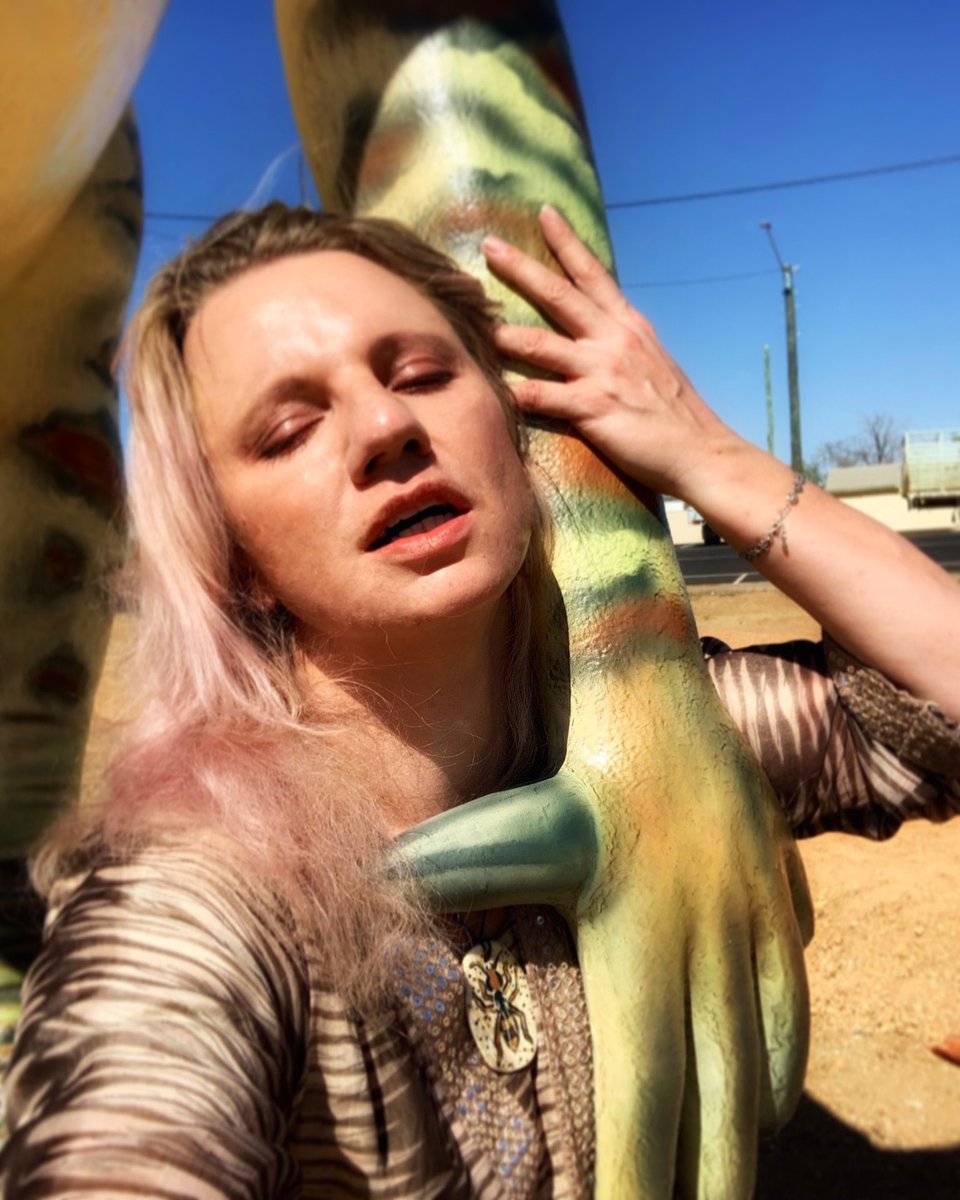 glacechase's tweet photo. Me auditioning for a casting director in the #desert!! 😂😂😂 its fun not obsessing over fuckinh covid &amp; putting a show together instead!! GCx #bigthings  #laughouttalockdown 
If u wanna come: 
https://t.co/yM60sBa5ap https://t.co/zAoxupWFiS