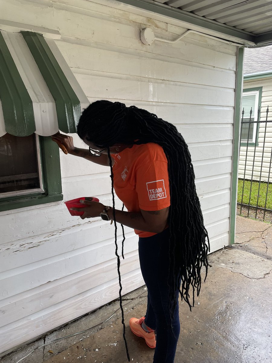 Team Depot today. I love giving back to the veterans. Mona killing it with the trim work. <a href="/Ramona_Coleman_/">Ramona_ColemanHD</a> <a href="/HRMThomasTHD/">Shariff R Thomas</a> <a href="/CourtneyMKorkow/">Courtney Korkow</a> <a href="/kashira6530thd/">Kashira Whalon</a> <a href="/1993BUICK/">Anthony White</a> <a href="/madeniaelaine/">Elaine M. Brown</a> <a href="/jenniemendelzon/">Jennie Mendelzon</a> <a href="/BrendanMcDowel9/">Brendan McDowell</a>