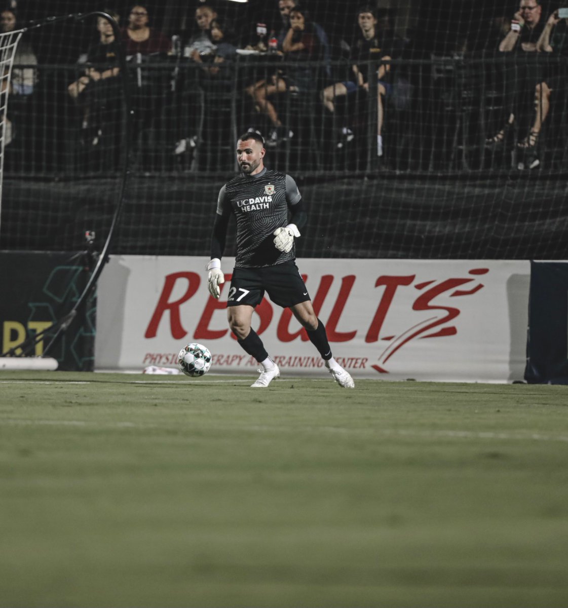 Looking to offer private 1 on 1 and or group goalkeeper training in St. Louis this offseason! DM for more details 💪