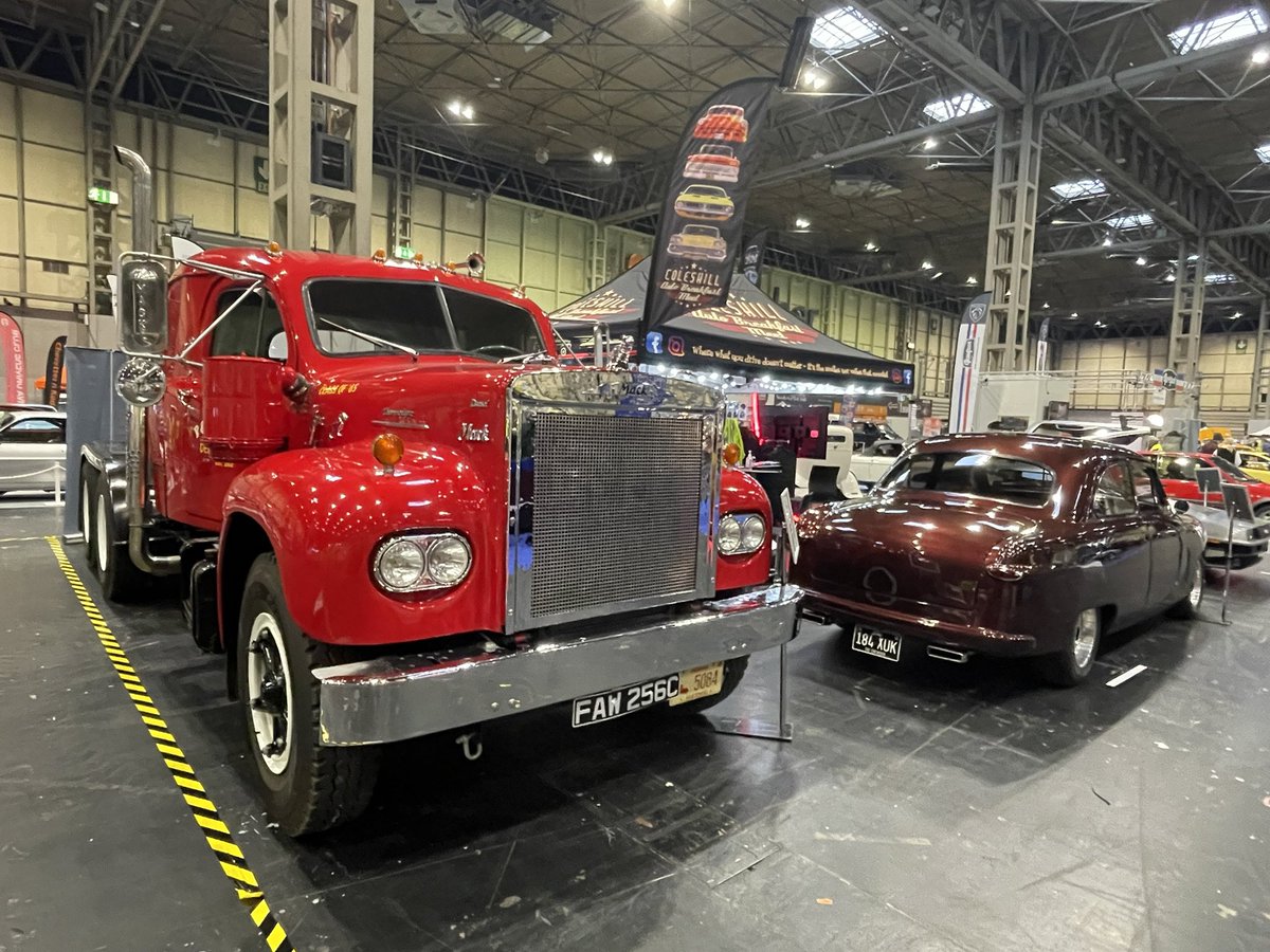 coleshillautob1's tweet photo. All set up at the @coleshillautob1 at the NEC Classic Car Show https://t.co/QFEcc6SQDg