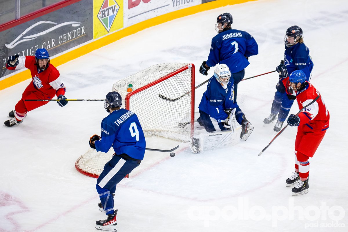 APhotoOffic's tweet image. 4 Nations Tournament U17 Vaasa ja eka päivän matsi nro 2, FIN - CZE.
Tasainen vääntö kääntyi lopulta tsekin voitoksi lukemin 2-3

Kuvat: @PasiSuokko 

#4shots  #apollophoto #Leijonat #U17 #U17hockey #sportphotographer #staytuna #4nationsU17 #teamfinlandU17 #teamczechrepublicU17