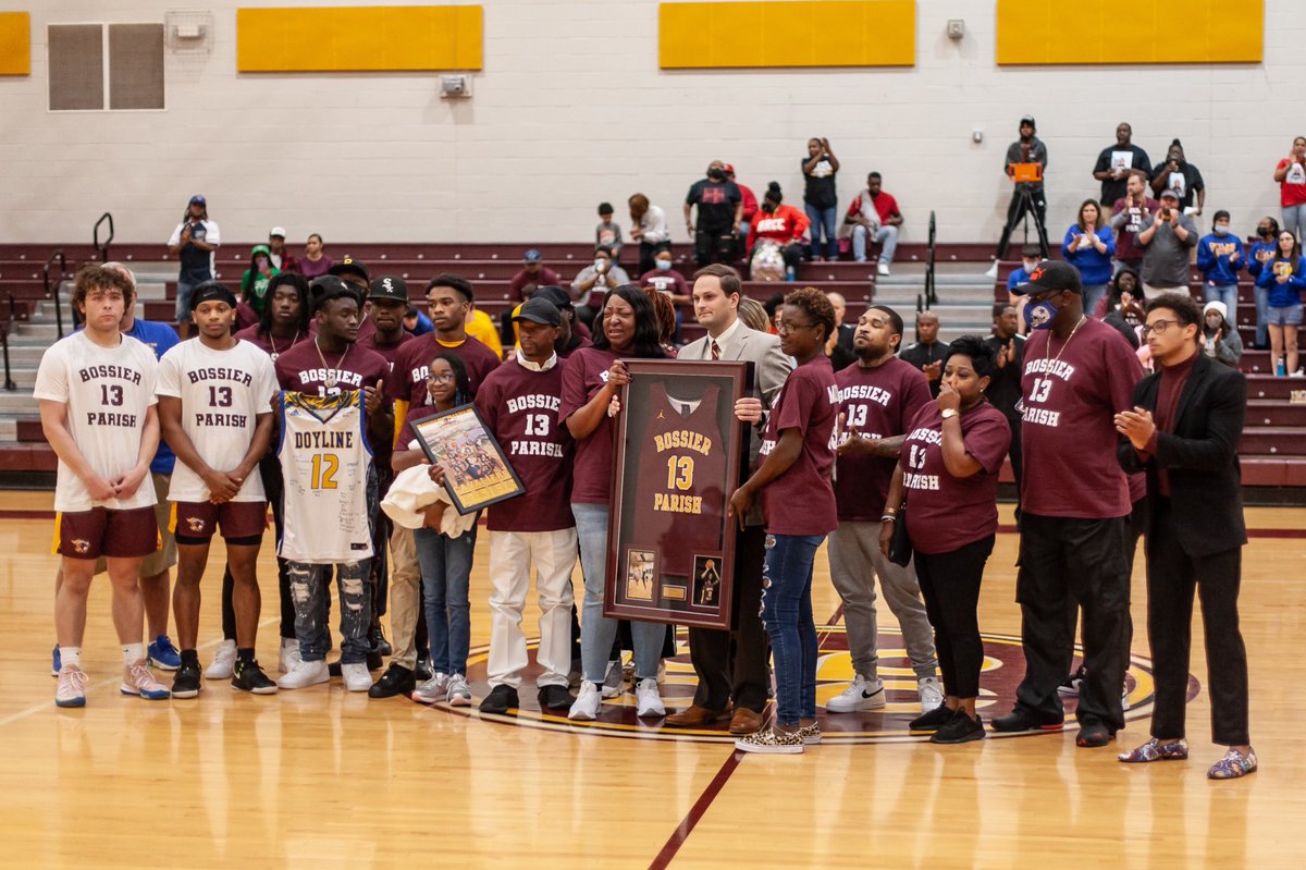 bpcc_basketball's tweet photo. What a night! Cavs defeated BRCC 87-58 last night! Maroon out was a success! #13 was watching over us! 
#playfor13 #BPCC #GoCavs

Cari Walker- 18 pts/7 rbs/7 ast
Derick Hamilton- 18 pts
Kendrick Delahoussye- 11 pts/7 rbs 
Eric McKnight- 11 pts
Jeremy Richard- 9 pts/10 rbs https://t.co/vFC9XTqiD6