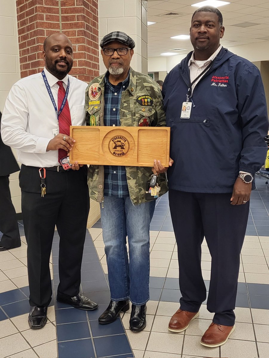 HumbleISD_AHS's tweet photo. We are so grateful to honor our past and present military members and the armed forces. Thank you Mr. Frank for being our guest speaker today and for serving our country. #VeteransDay2021 @AHS_MC_JROTC https://t.co/etvuE6XWIw