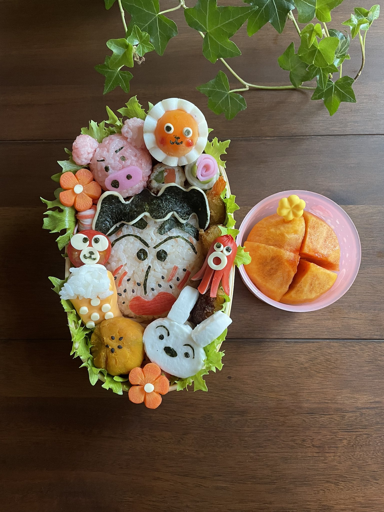らら 娘弁当 野菜肉巻き エビフライ かぼちゃ茶巾 ビール を飲むクレヨンしんちゃんのお父さんの ひろし ぶりぶりざえもん シロ もいます クレヨンしんちゃん ひろし 野原ひろし ひろしキャラ弁 キャラ弁 T Co Qarwtmekio