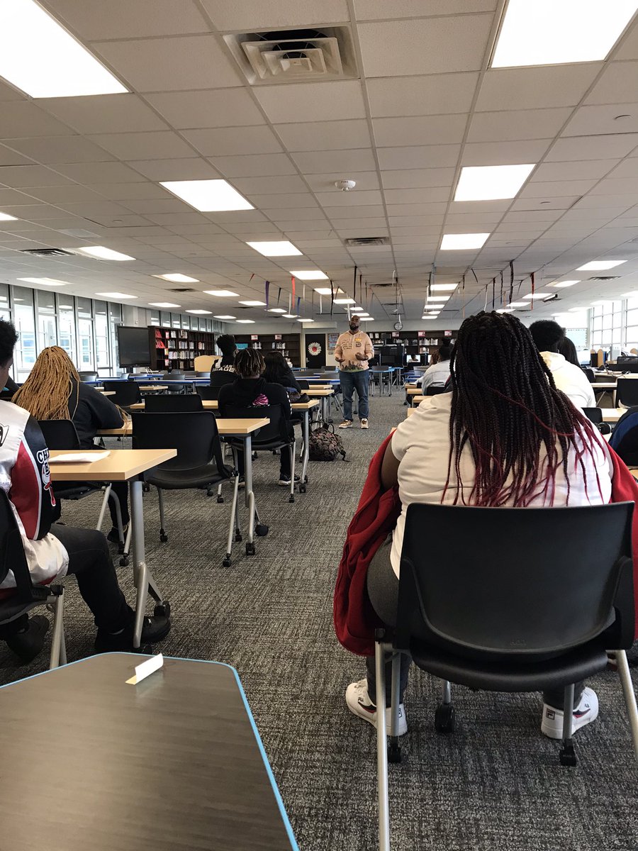 dwc_library's tweet image. Poetry workshop from the Dallas Public Library thanks @dallaslibrary #expressyourselfpoetry @DHLibraryStax @DISD_Libraries @DWCarterHS @CCA_CarterHS