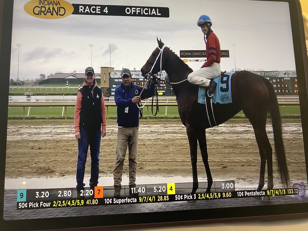 Fouette wins race 4 at Indiana Grand! #ladysheilastable #fouette #thoroughbred #indianagrand #horseracing