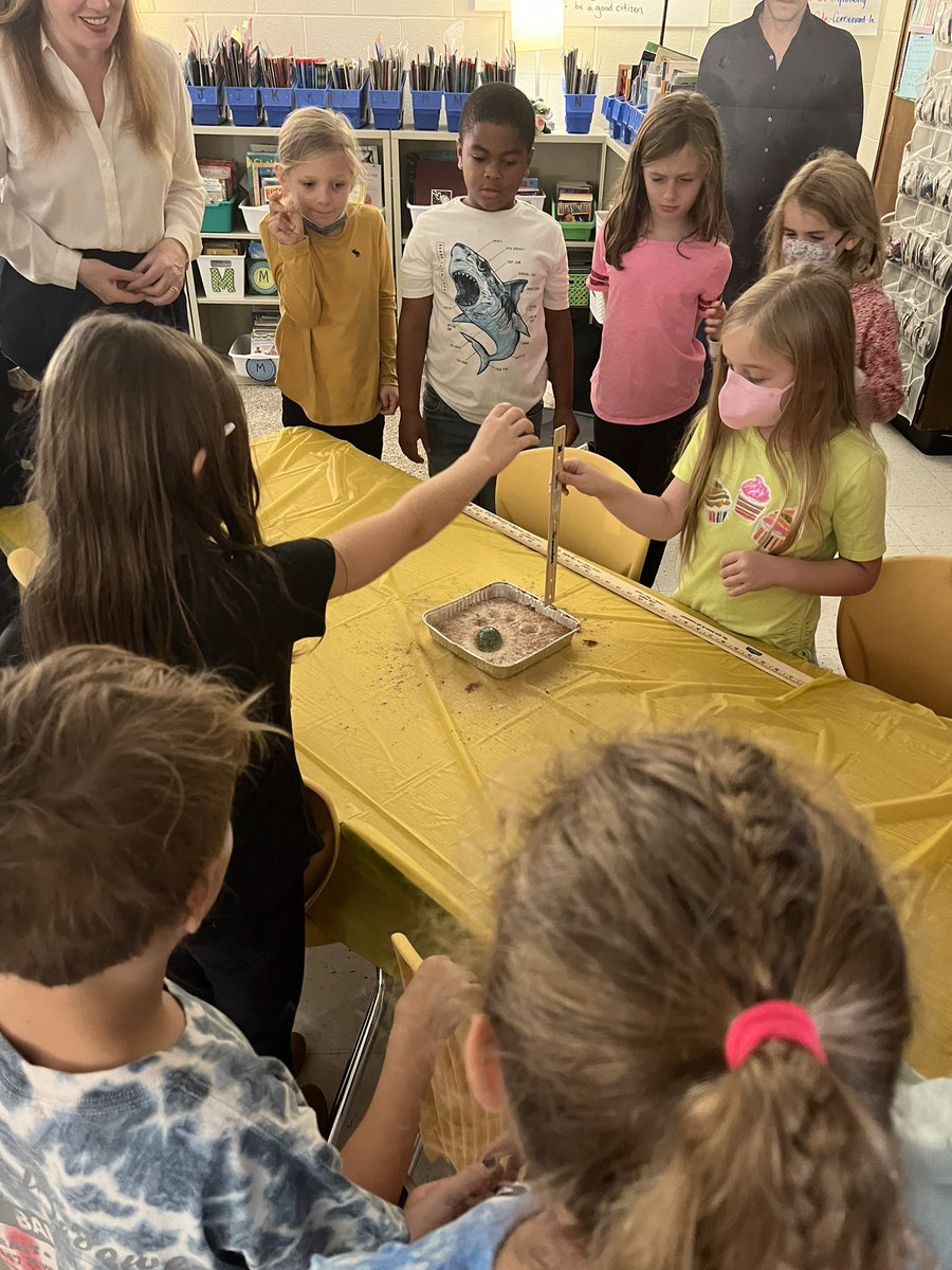 AdamsjpJulie's tweet photo. How are craters on the moon made? #science @MPE_Mustangs @burgessmpe @rimaharp #mpesem @jonbonjovi was watching too ! https://t.co/M7ZK5V8qQt