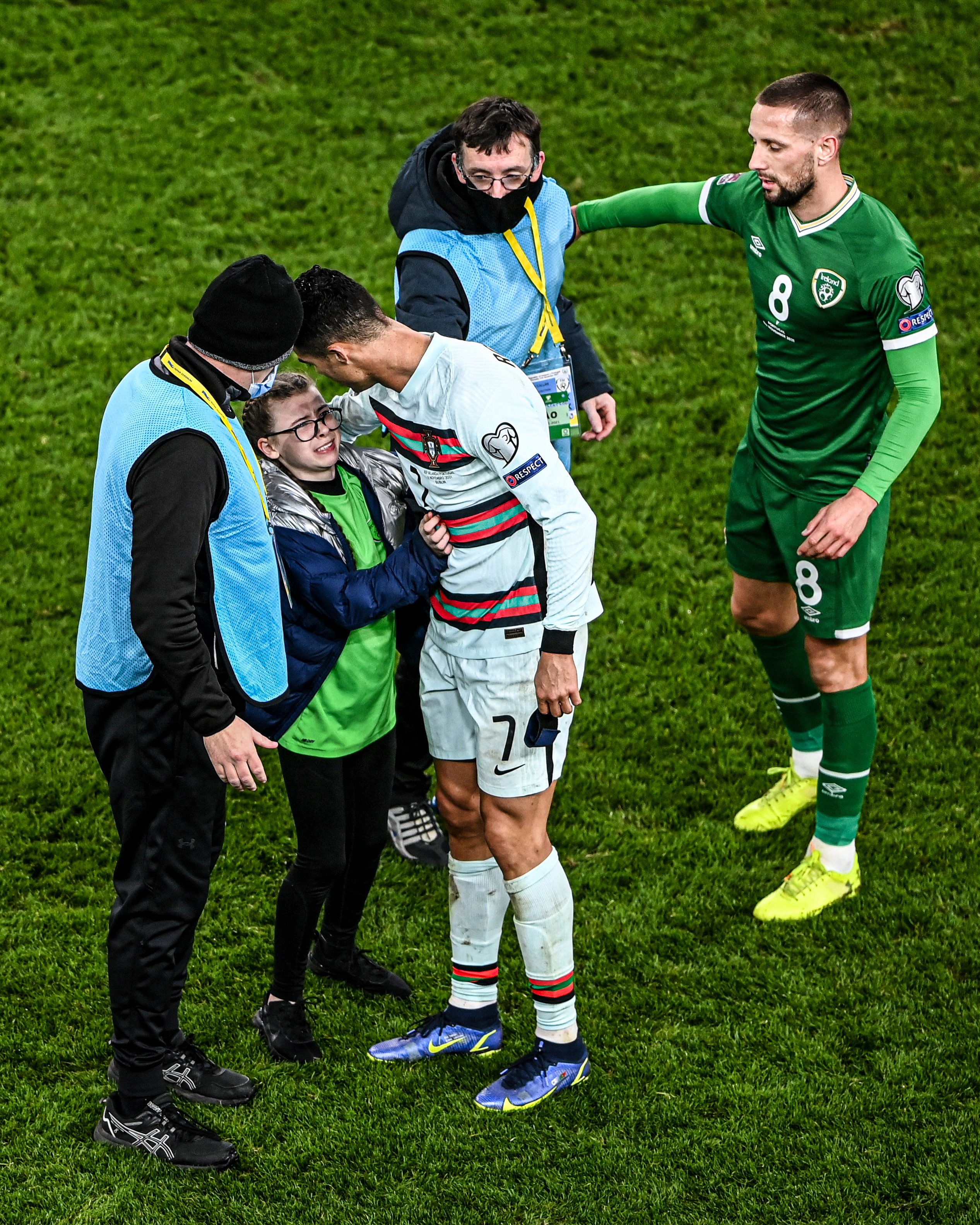 Ireland vs Portugal: Cristiano Ronaldo shares an emotional moment with a pitch invader after a goalless draw against Ireland in FIFA World Cup Qualifiers, Watch Video