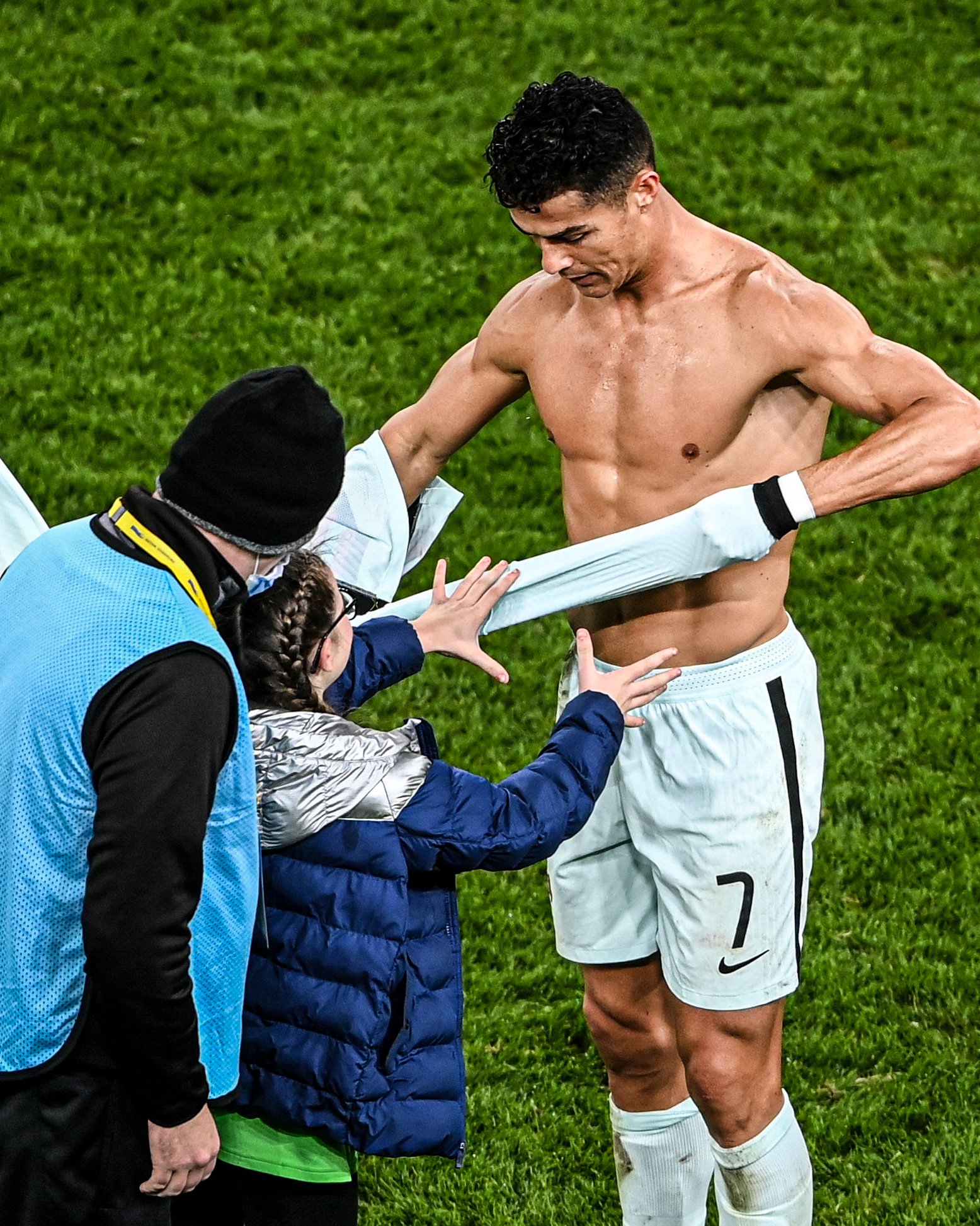 Ireland vs Portugal: Cristiano Ronaldo shares an emotional moment with a pitch invader after a goalless draw against Ireland in FIFA World Cup Qualifiers, Watch Video