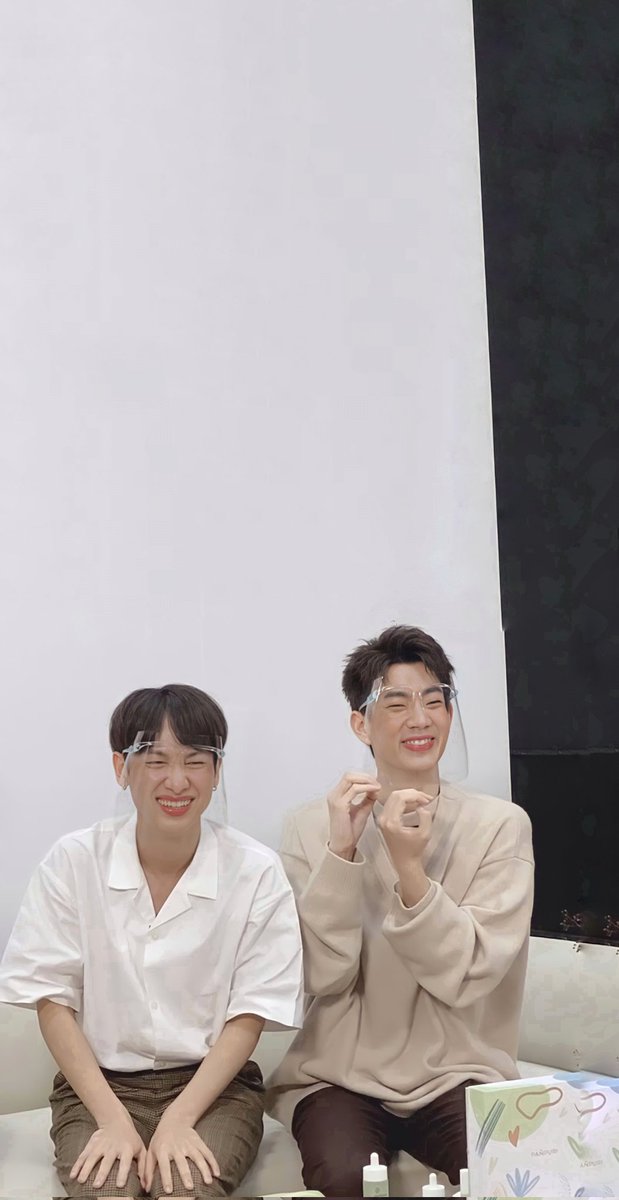 darrklie's tweet photo. Happy 6th Anniversary OffGun, mặc dù không đồng hành từ giây phút đầu nhưng mà mình hứa nếu đi được tới 30 năm mình vẫn sẽ đi 👶💚
#ออฟกัน 
#OffGun6thYearoflove https://t.co/WzekOIxdff