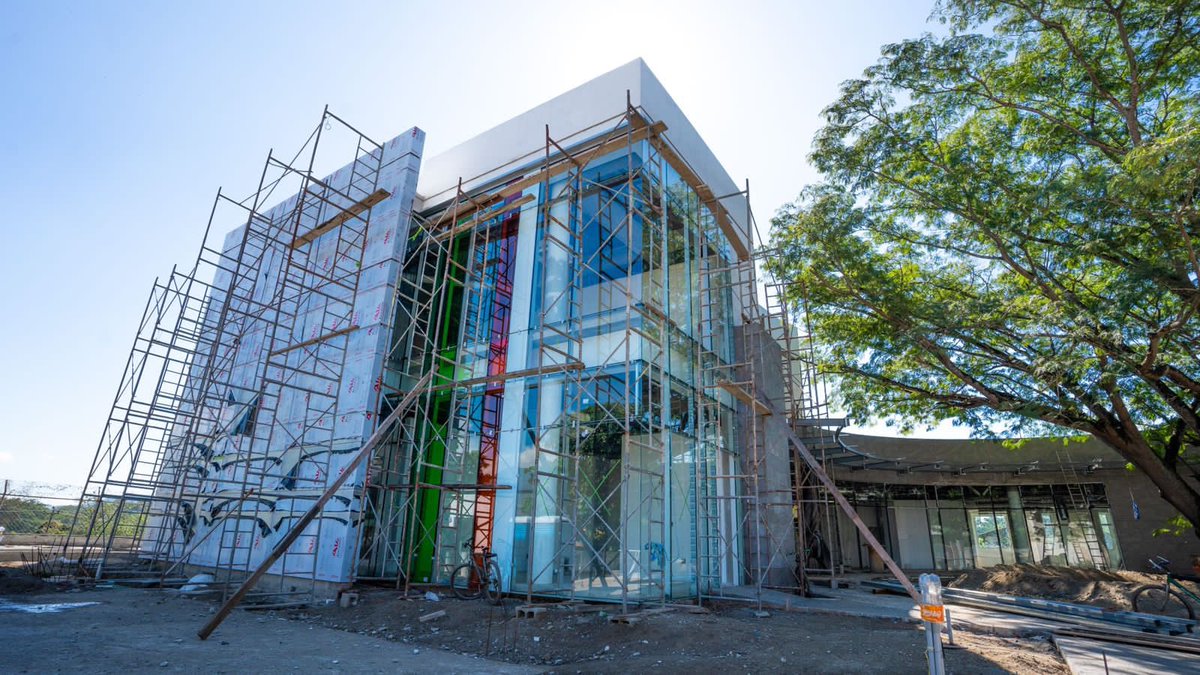 armandocalisps's tweet photo. Así están avanzando las obras en el macrodistrito de salud. Hoy con periodistas y vecinos recorrimos el espacio y conversamos sobre lo que viene. La salud es prioridad y muy pronto estará cerca de las personas que más lo necesitan #ElCambioNoSeDetiene https://t.co/qPZW1TYL3w