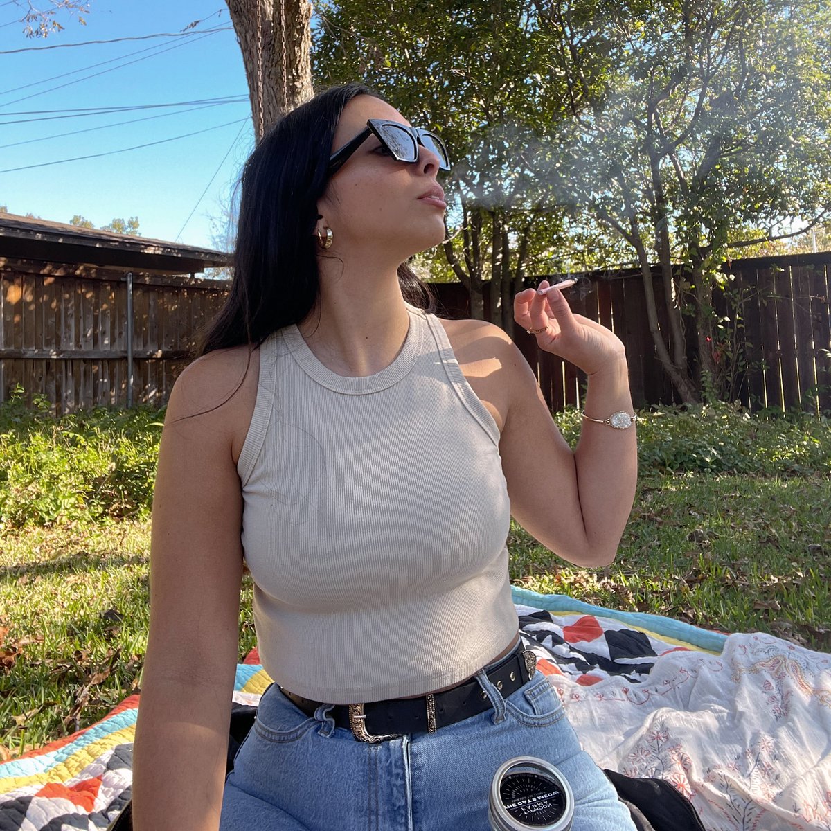 samjuliab's tweet photo. the femine urge to smoke cbd and online shop https://t.co/7m2e07vWua