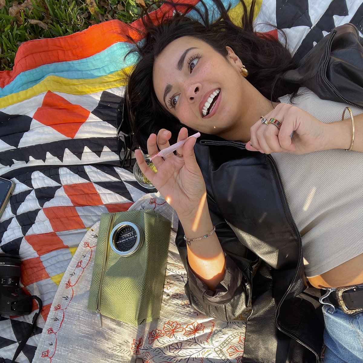 samjuliab's tweet photo. the femine urge to smoke cbd and online shop https://t.co/7m2e07vWua