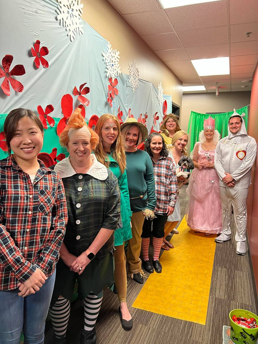 KPM_CPAs's tweet photo. Our #KPMSpirit lives on! #TeamKPM was back to #SpookySeason business as usual - welcoming family members in to enjoy the fun! The 1st floor became a Wizard of Oz wonder, while the 2nd floor transformed into a '60s/'70s disco and Scooby Doo Mystery Machine experience! #KPMCulture https://t.co/IQ5B2BADWW