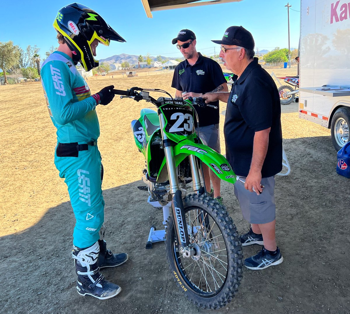 We’re back out with the <a href="/KawasakiUSA/">Kawasaki USA</a> team for the <a href="/swapmotolive/">SwapmotoLive.com</a> 250 shootout at <a href="/perrisraceway/">Perris Raceway</a> 🙌🏻 
#Kawasaki #KX250 #BeNext #GoodTimes